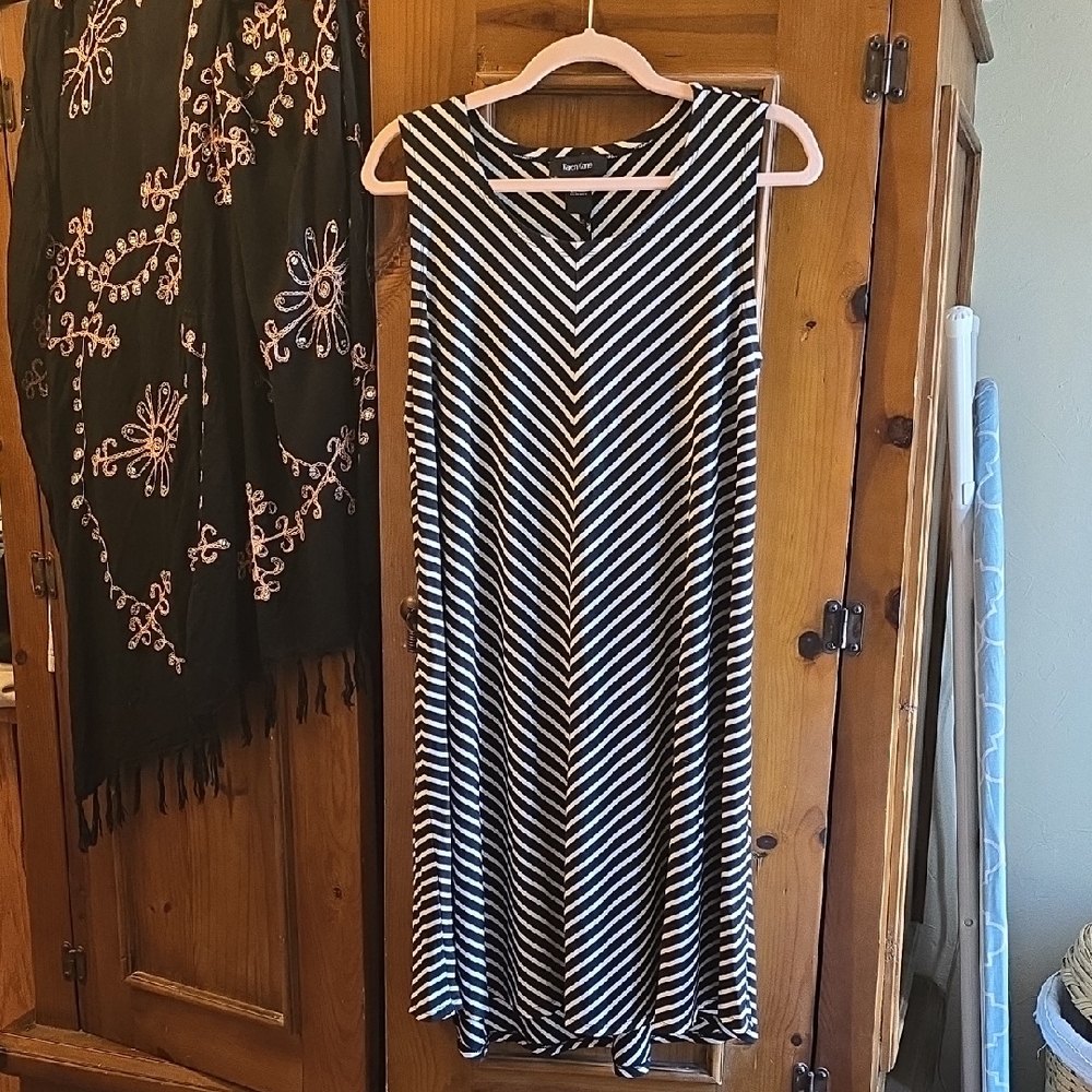Black and White Striped Sleeveless Dress